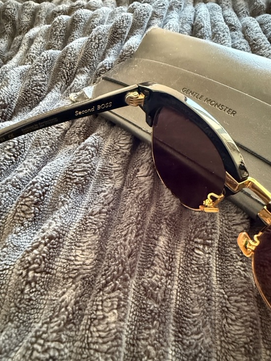Gentle Monster Second Boss Sunglasses Black/Gold Mirrored Lenses with case
